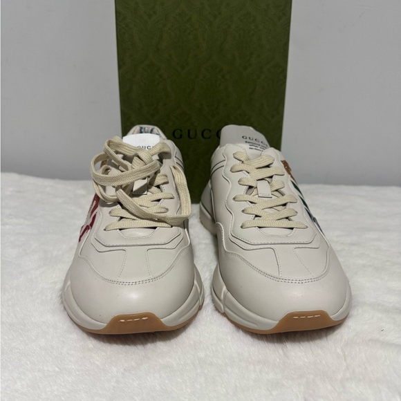 Gucci Cream Sneakers with Multicolor Logo - Picture 2 of 8